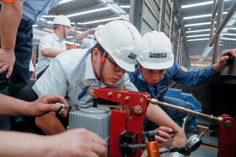 Special Crane for Carbon-Based New Materials & Anode Material Production