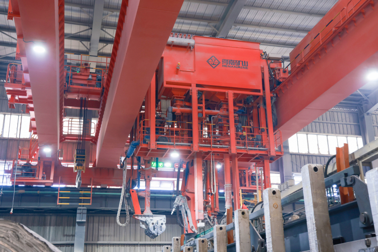 Specialized Crane for Aluminum Electrolysis by Henan Mine Crane Factory