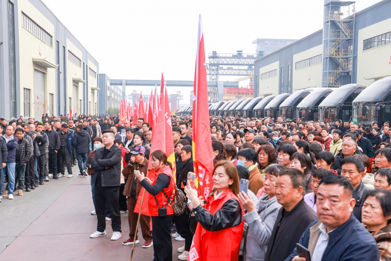Henan Mine Crane 14th Filial Piety Culture Thanksgiving Tourism Festival Parents Group Photo
