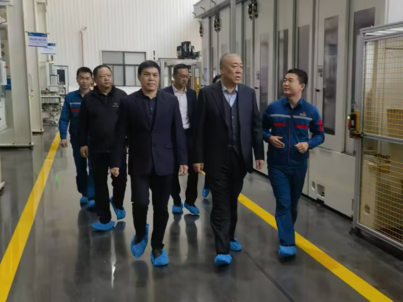Henan Mine Crane factory staff went out to visit the group photo