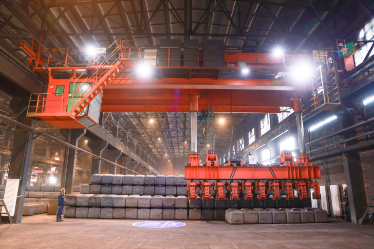 Specialized Crane for Aluminum Electrolysis by Henan Mine Crane Factory
