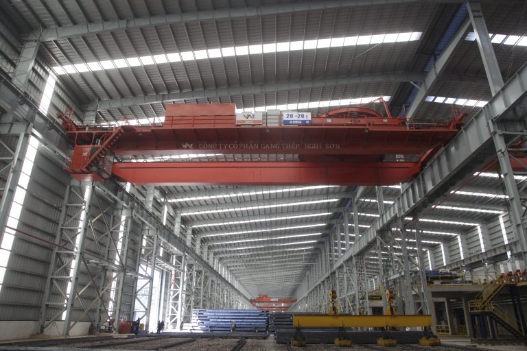 Upper Rotating Magnetic Electromagnetic Overhead Crane Henan Mine Factory supply