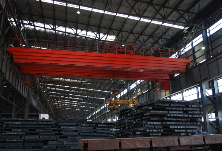 Upper Rotating Magnetic Electromagnetic Overhead Crane Henan Mine Factory supply