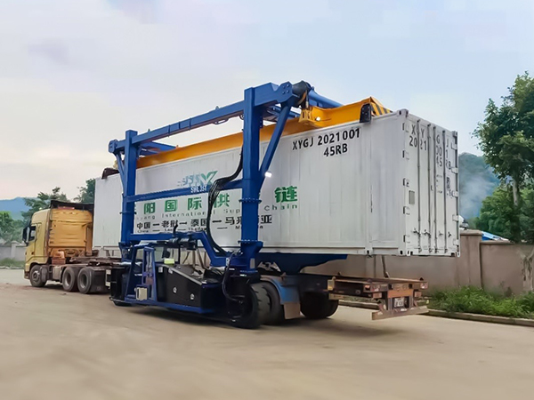 Container Straddle Carrier by Henan Mine Crane