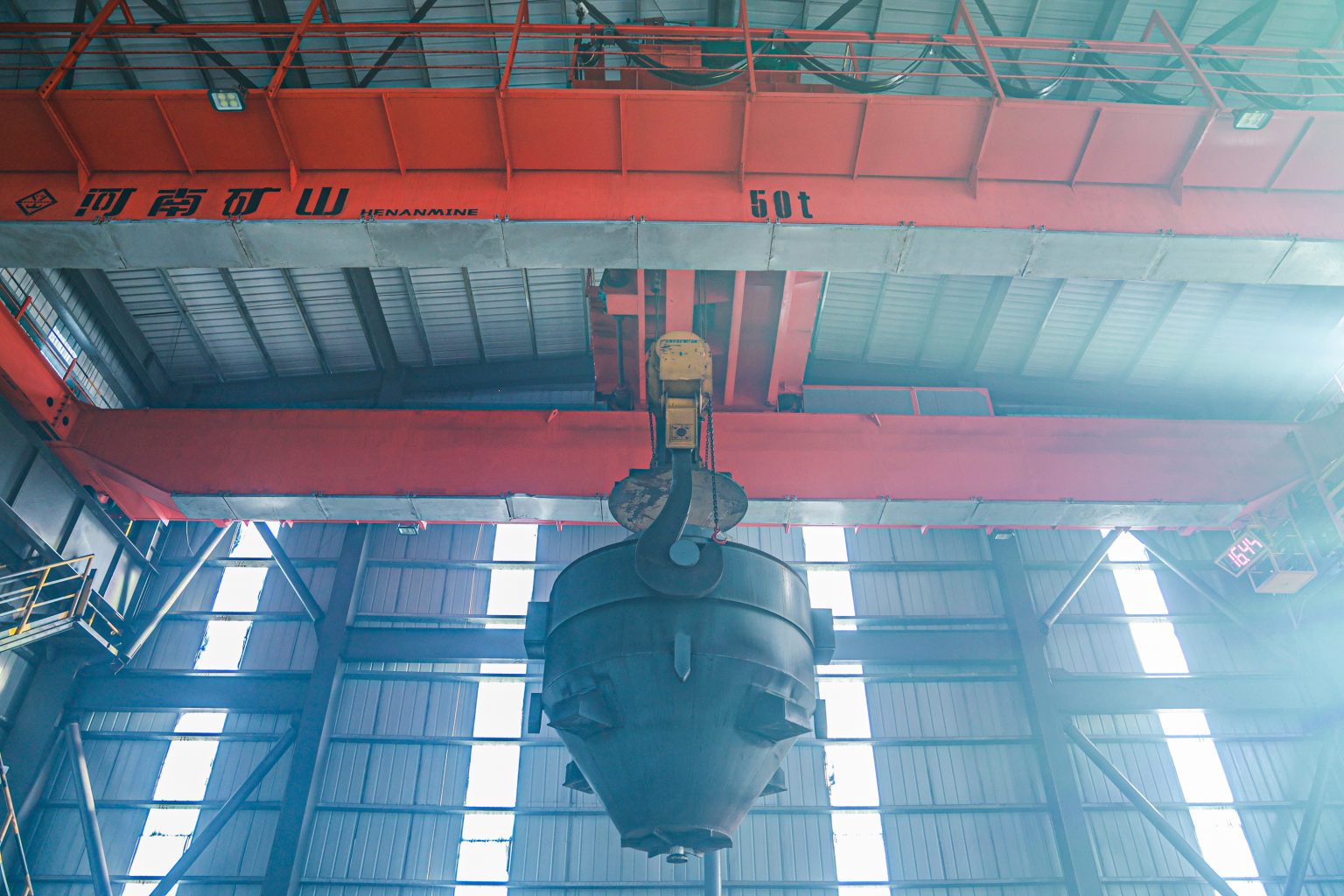 Overhead double girder cranes for steel mills