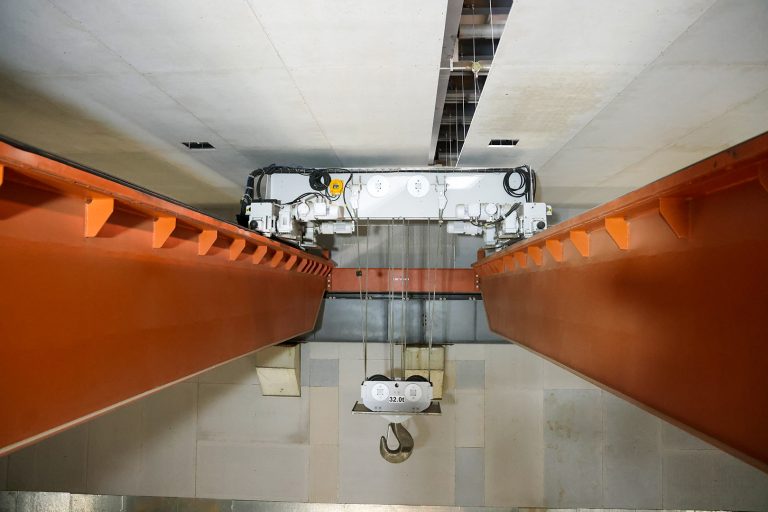 how to choose explosion-proof crane