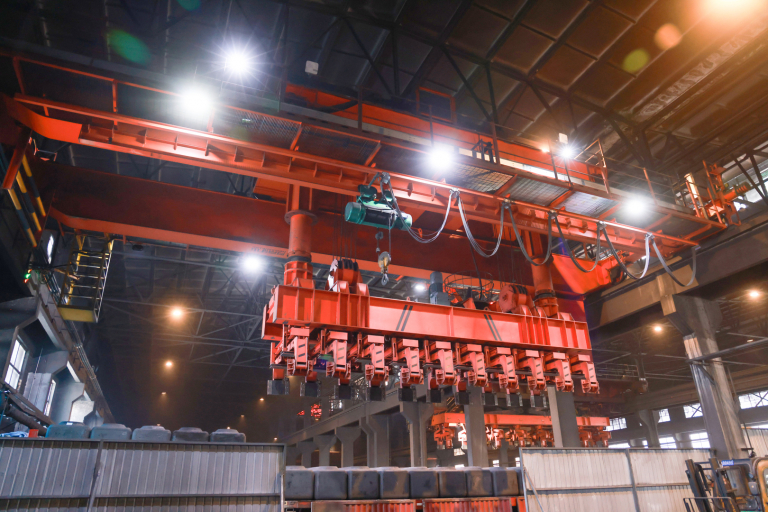 Aluminum industrial lifting equipment