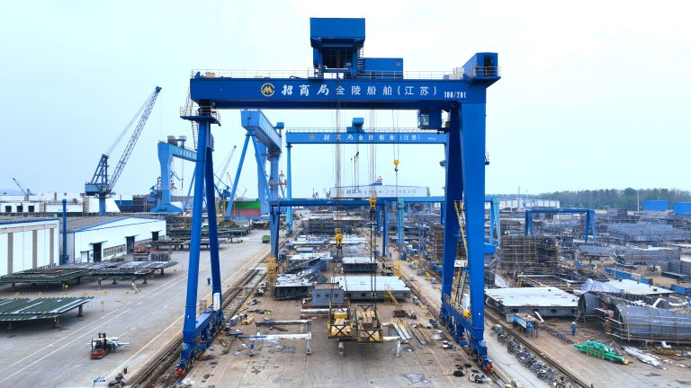 Suppliers of gantry cranes for shipyards