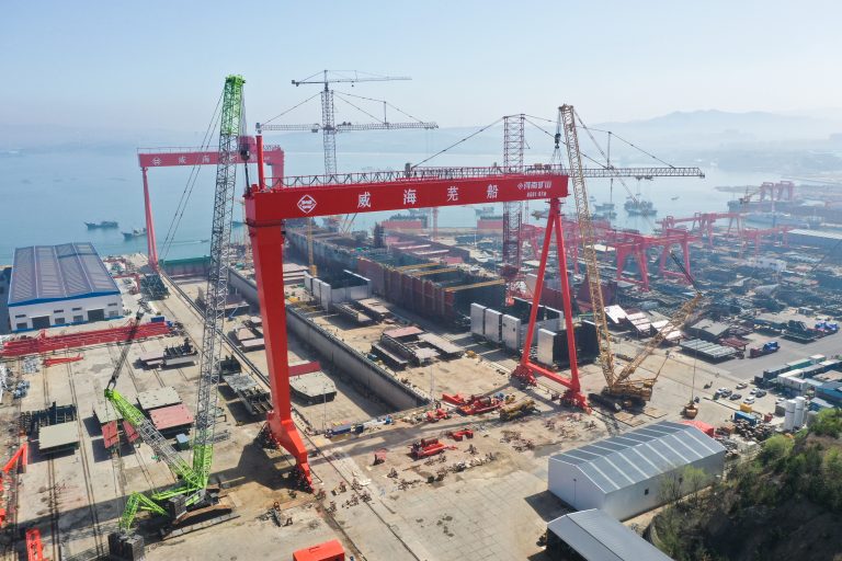 Suppliers of gantry cranes for shipyards
