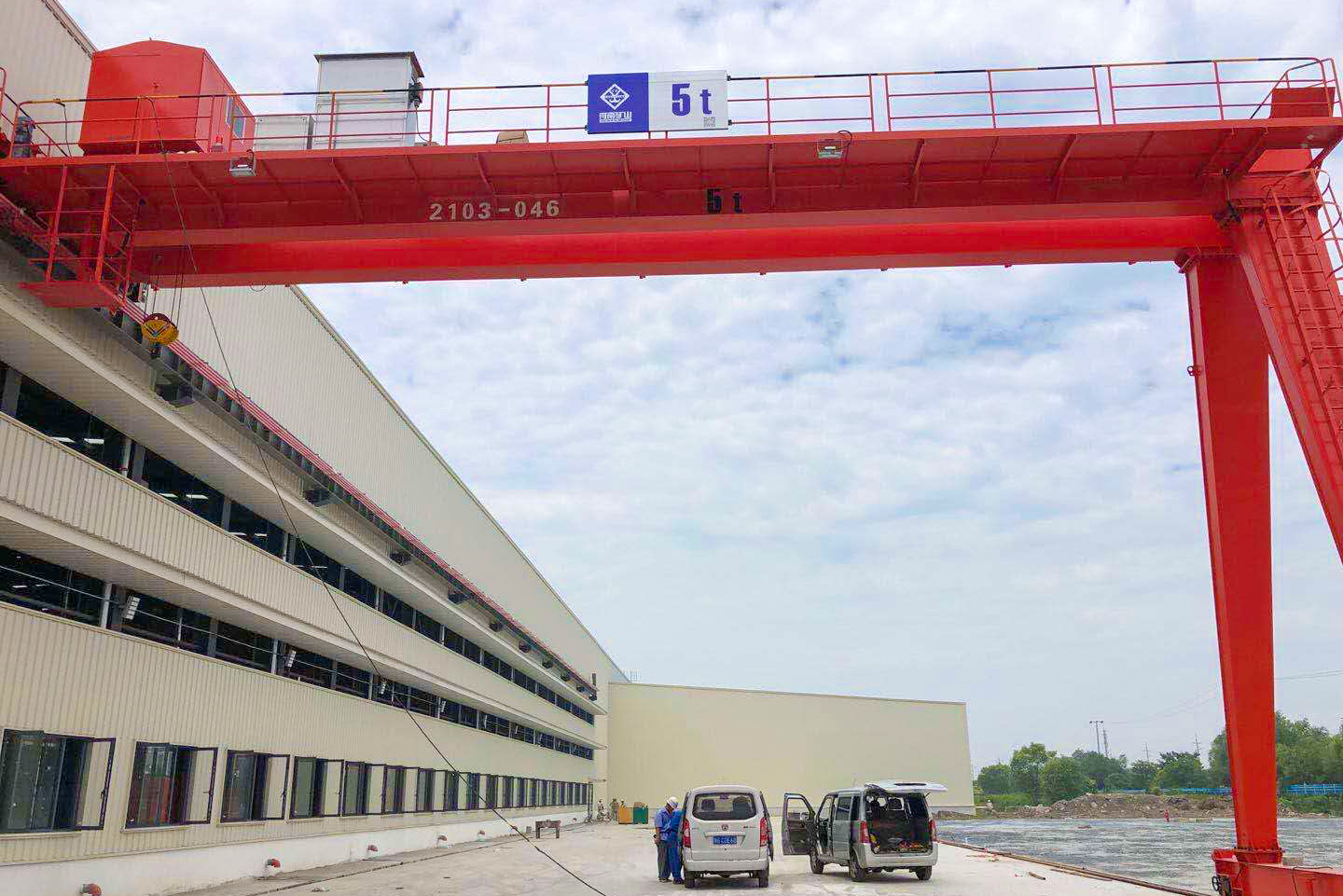 Specialized Crane for Cruise Ship Construction