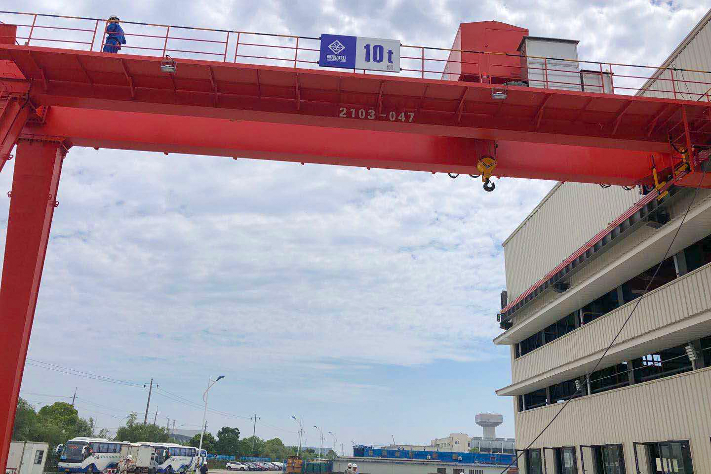 Specialized Crane for Cruise Ship Construction