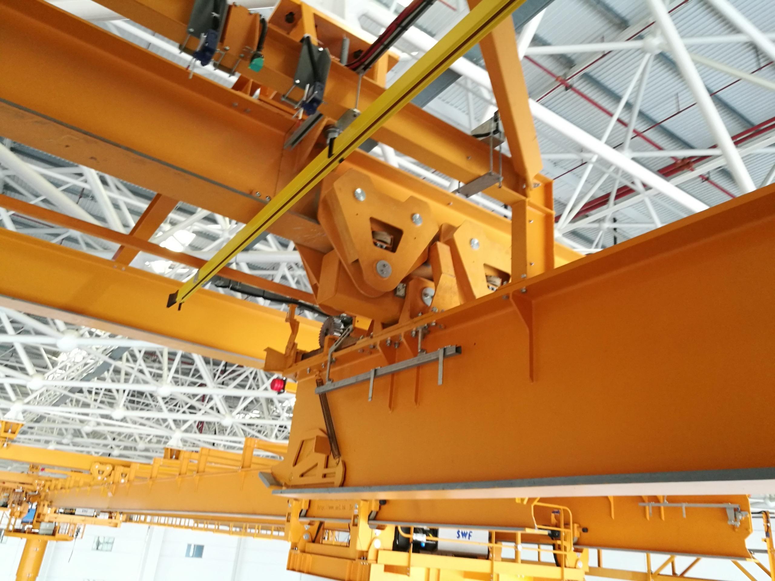 special crane for aircraft maintenance