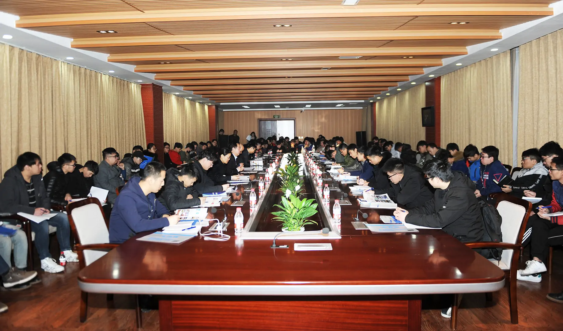 Henan Mine Crane Industry-University-Research Cooperation