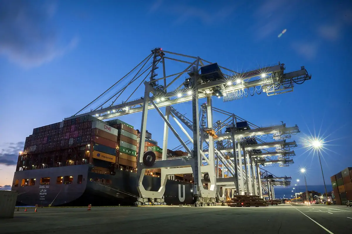 河南矿山起重机制造的岸桥