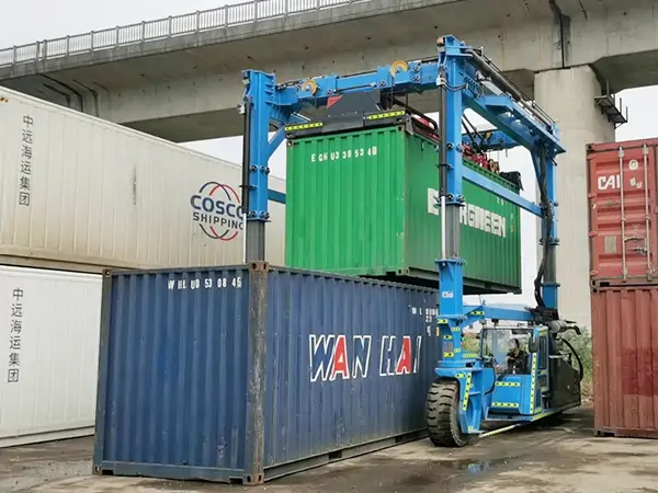 Container Straddle Carrier by Henan Mine Crane