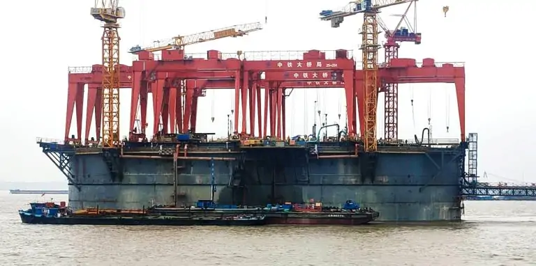 Bridge lifting equipment