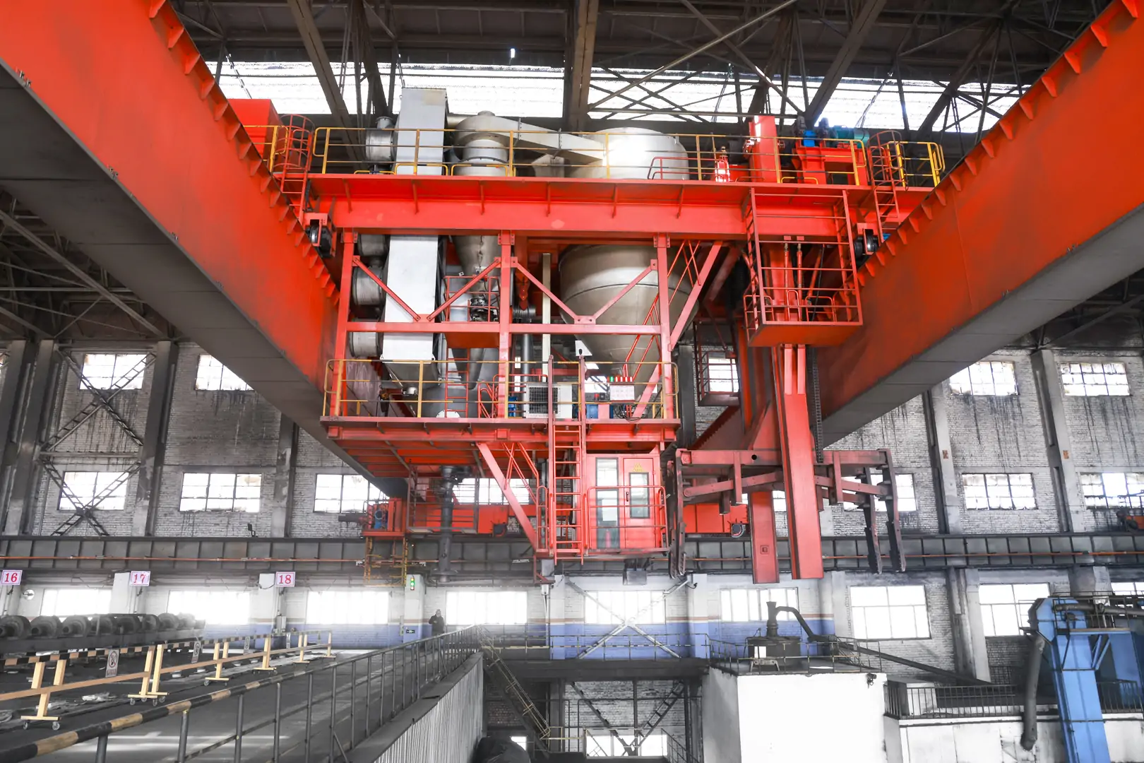 Multifunctional Suction Crane for Aluminum Electrolysis