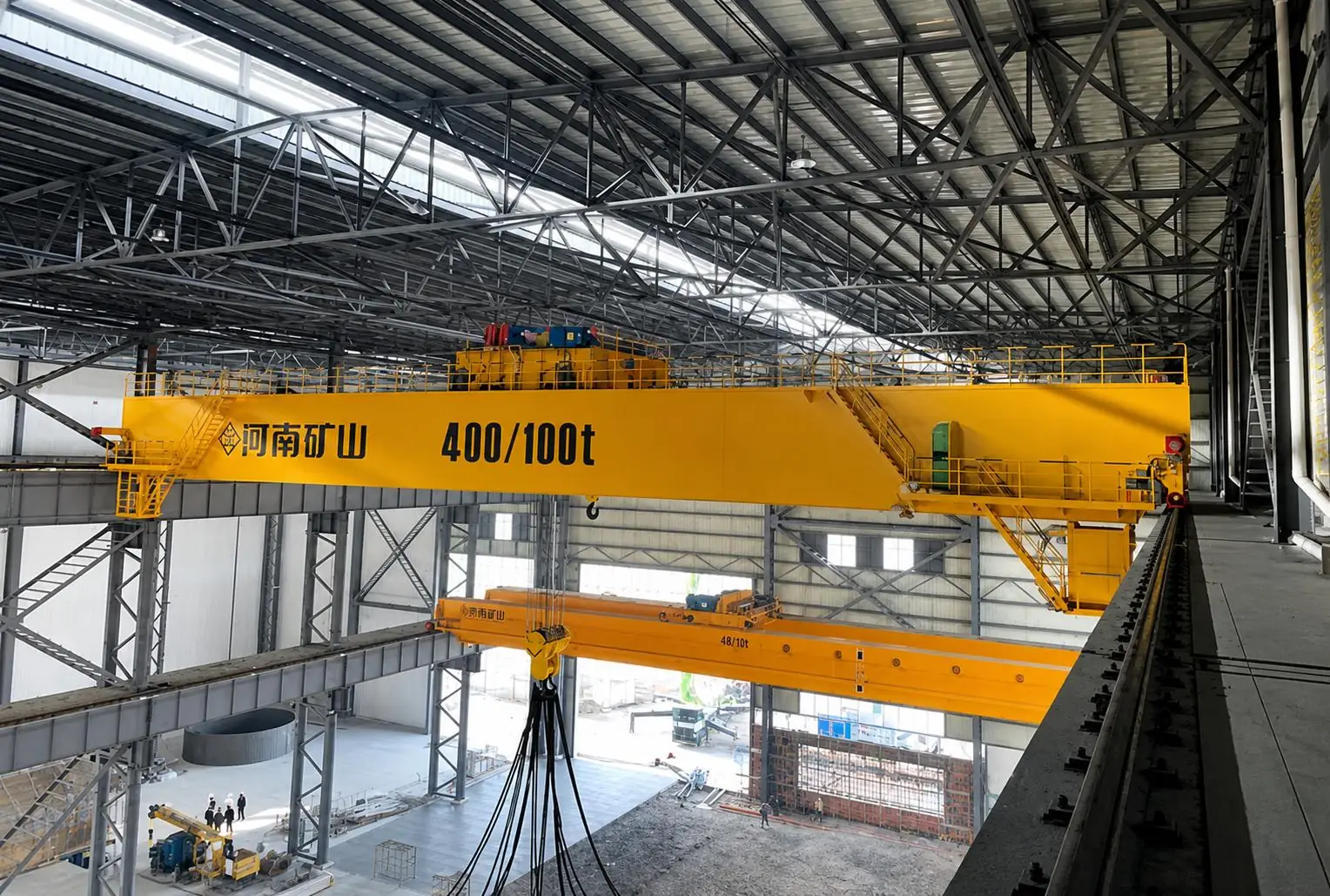 long-travel overhead crane